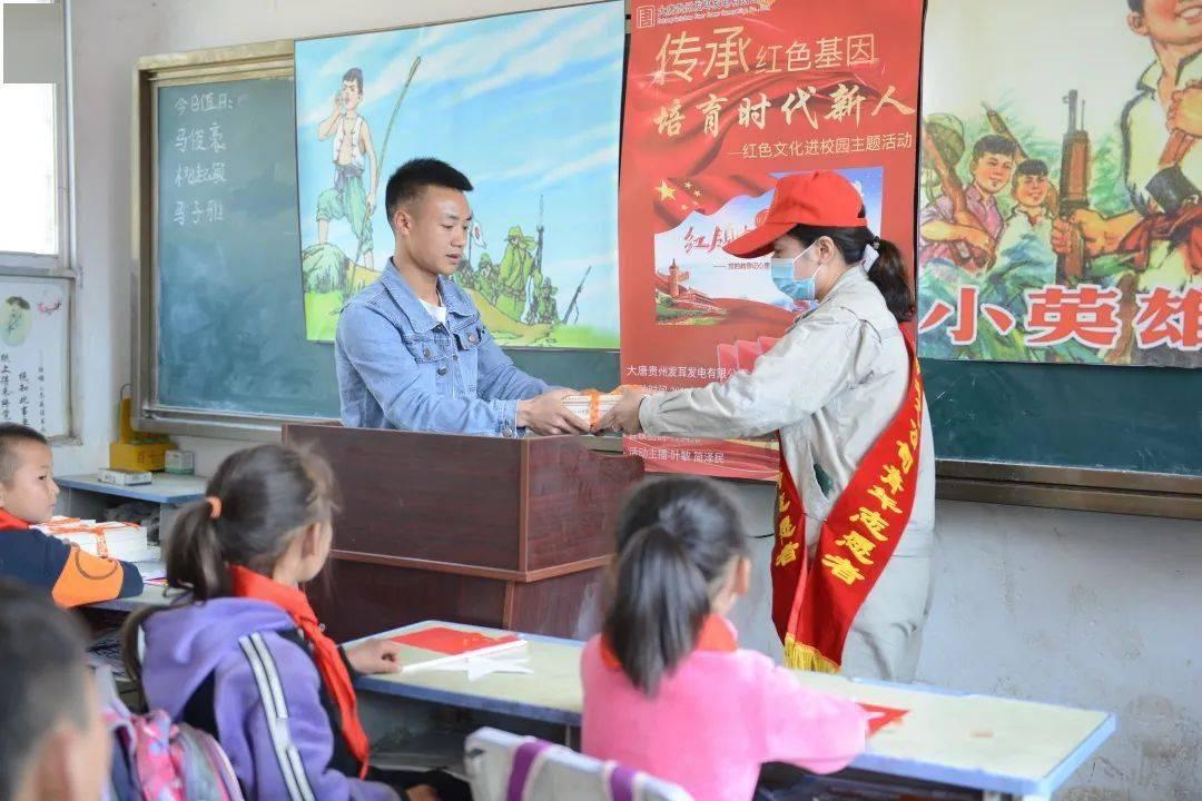 凯特住院,威廉照顾妻儿反挨骂!查尔斯手术,哈里为领奖不回家
